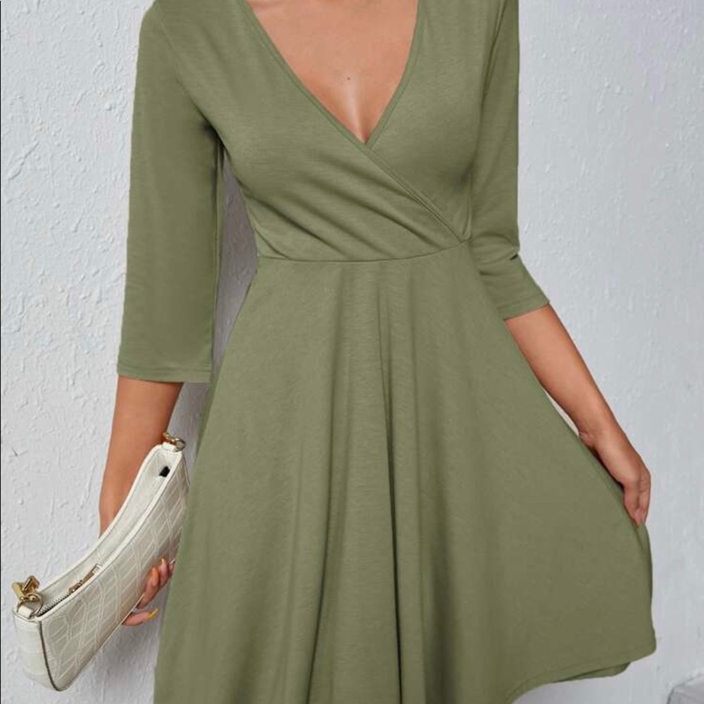 🎈 $5 Deep Plunge Neck Dress  🎈 - Picture 5 of 5